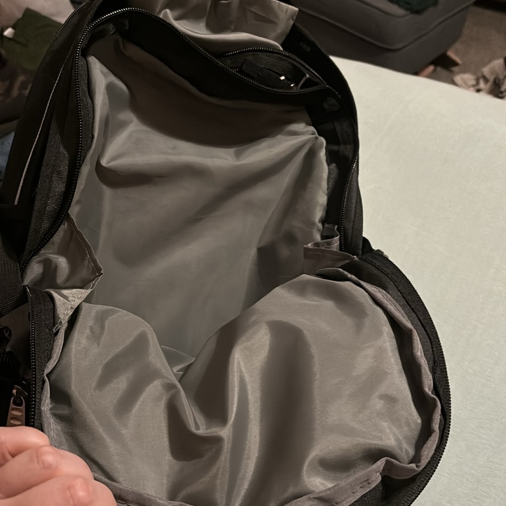 High Sierra backpack 🎒 - Picture 3 of 5